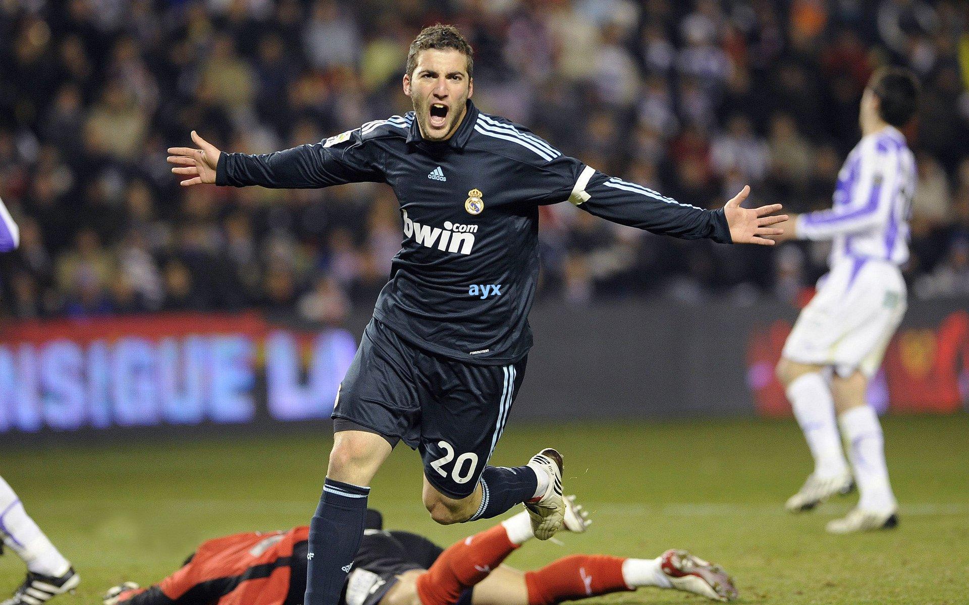 球你别说了04争议判罚引热议 联赛公正性再遭质疑